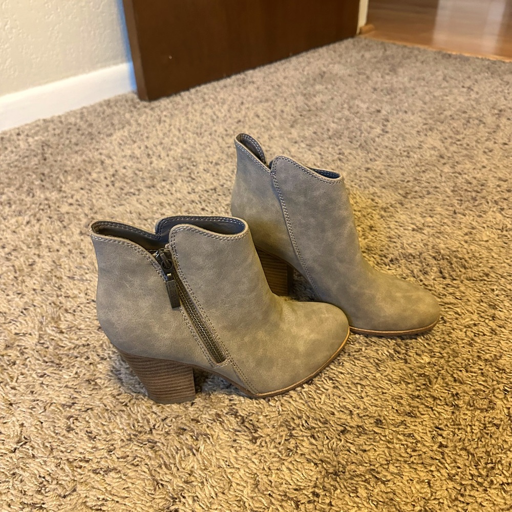 *MICHAEL SHANNON ANKLE BOOTS*